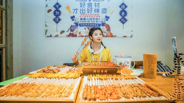 Vlogger ẩm thực Trung Quốc bị phạt vì lãng phí thức ăn