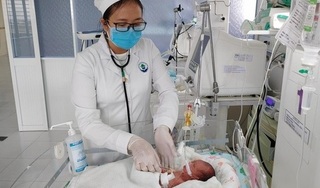 Cứu sống bé gái sinh non nặng 0,8 kg bị thủng ruột bẩm sinh