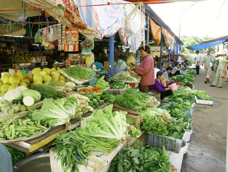 Nữ sinh mắc Covid-19 ở Quảng Nam, bán rau quả ở chợ, bán hàng ăn sáng, tiếp xúc nhiều người...