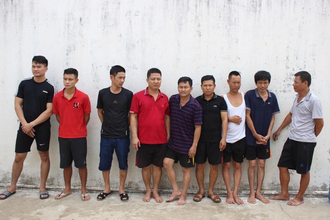 Nghệ An bắt giữ 13 'con bạc' say sưa sát phạt trên thuyền lúc rạng sáng