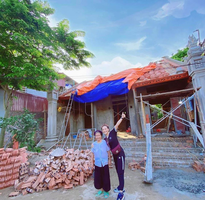 Diễn viên Bảo Thanh khoe ngôi nhà xây tặng bà ngoại sắp hoàn thành