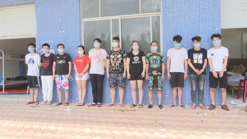 Bắt quả tang 10 người Trung Quốc đang bị truy nã trốn vào Việt Nam 