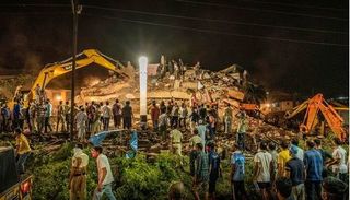 Ấn Độ: Chung cư cao tầng sập trong đêm, hàng chục người thương vong