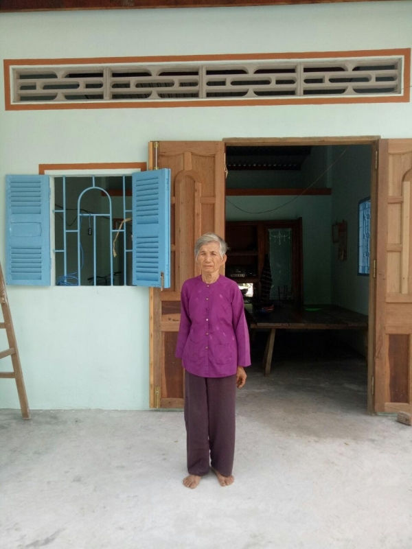 Thuỷ Tiên bỏ tiền túi để xây nhà cho bà cụ 70 tuổi có hoàn cảnh khó khăn