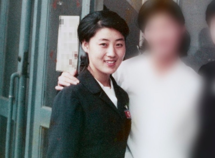 Ảnh hiếm của Kim Jong Un thủa nhỏ ở bên mẹ