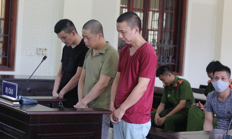 Tuyên án 3 đối tượng Trung Quốc làm giả 316 thẻ ATM Việt Nam để rút tiền