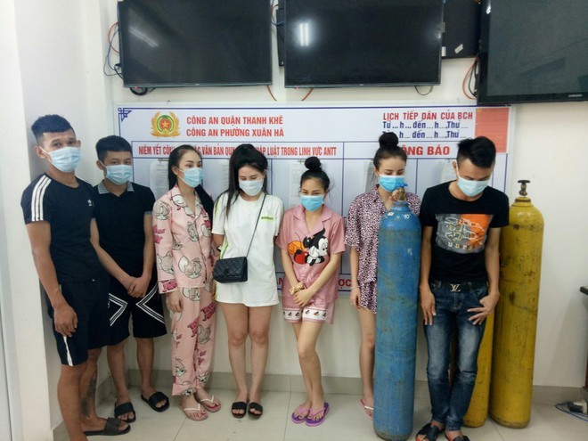 7 nam nữ ở Đà Nẵng thuê căn hộ tập hít khí cười bất chấp dịch Covid-19