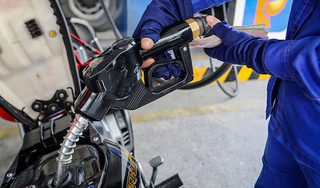 Giá xăng dầu 31/8: Giá dầu tiếp tục giảm do nhu cầu tiêu thụ giảm