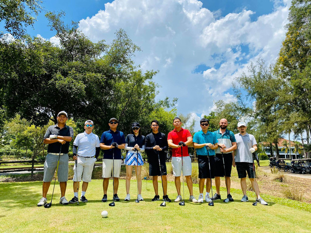 Bắt gặp hẹn hò ở sân golf, Hương Giang - Matt Liu nắm tay nhau tình tứ khiến fan phát hờn