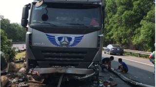 Tin tức tai nạn giao thông ngày 1/9: Xe container mất lái, tông ‘bay’ dải phân cách cao tốc Cầu Giẽ - Ninh Bình 