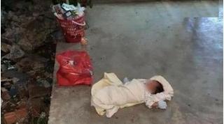 Bé gái hơn 1 tháng tuổi bị bỏ rơi trước cửa nhà dân ở Hải Phòng 
