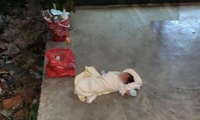 Bé gái hơn 1 tháng tuổi ở Hải Phòng bị bỏ rơi trước cửa nhà dân 