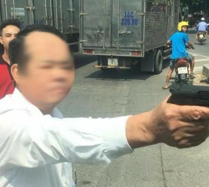 Xác minh người đàn ông rút súng doạ bắn người đi đường ở Bắc Ninh