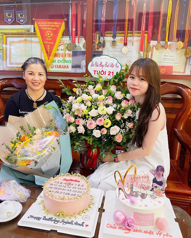 Quang Hải 'mếu máo' khi tặng quà sinh nhật gần trăm triệu cho Huỳnh Anh