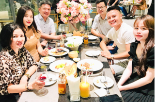 Bố mẹ Quang Hải đích thân tổ chức sinh nhật cho Huỳnh Anh