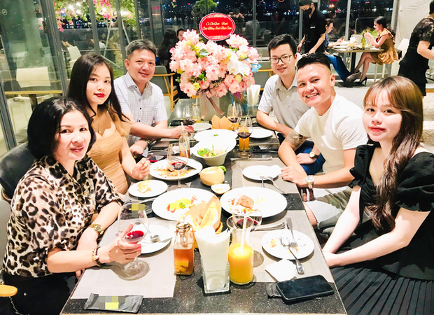 Bố mẹ Quang Hải đích thân tổ chức sinh nhật lần nữa cho Huỳnh Anh