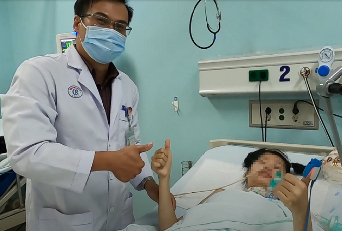 Hai bệnh nhân ngộ độc pate Minh Chay tại Đồng Nai tỉnh táo hoàn toàn, tập tăng sức cơ