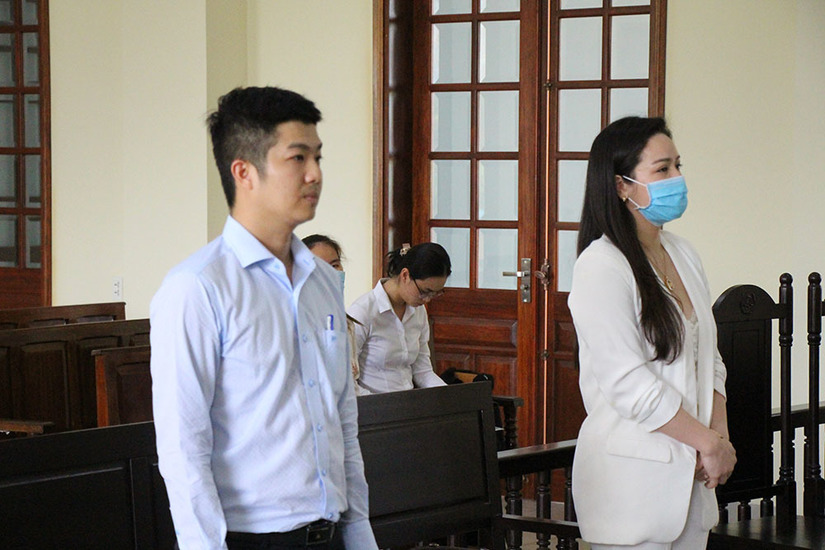 Rò rỉ hình ảnh Nhật Kim Anh mặc áo lam đi phóng sanh sau phiên tòa giành nuôi con