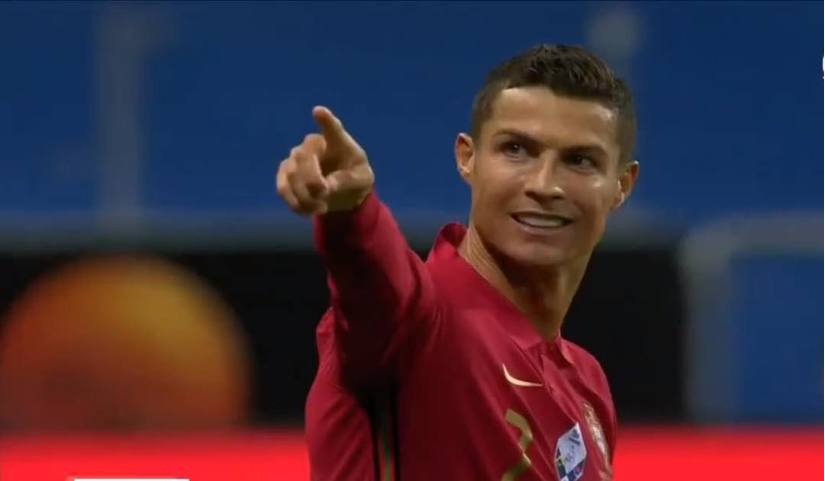 Ronaldo vượt mốc 100 bàn thắng