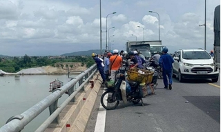 Để lại lá thư cho con trai 2 tuổi, người đàn ông Hải Phòng nhảy cầu tự vẫn