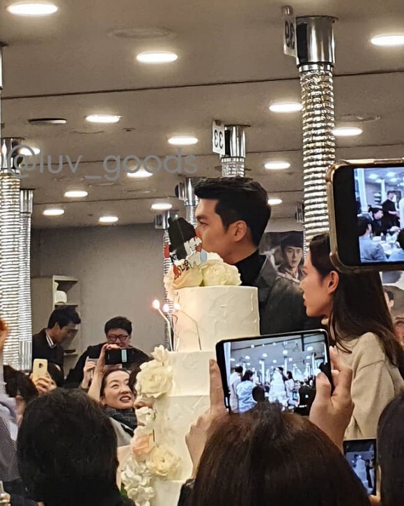 Fan phấn khích khi thấy Hyun Bin - Son Ye Jin xuất hiện cạnh nhau trong tiệc cưới