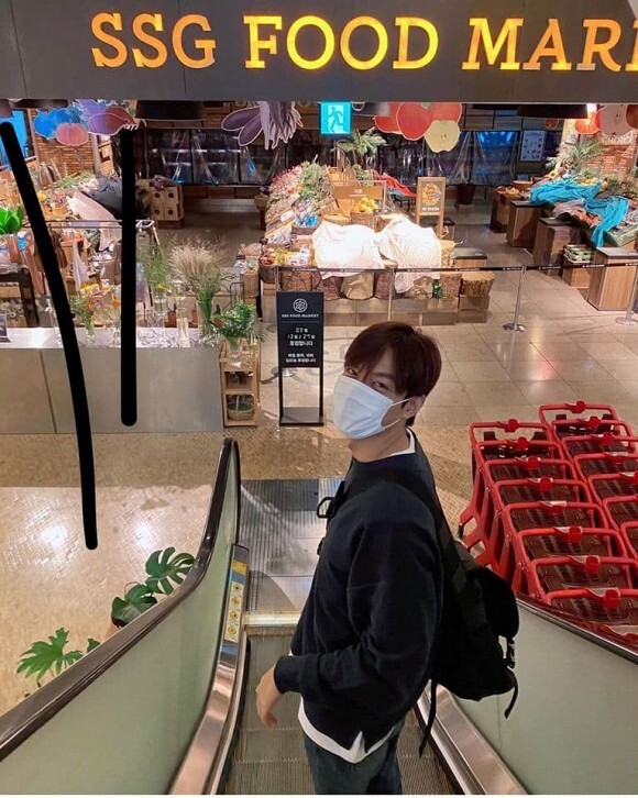 Lee Min Ho được ngày hứng khởi đi siêu thị thì siêu thị lại... đóng cửa