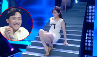 Hari Won 'vồ ếch' khi đang catwalk trên sóng truyền hình