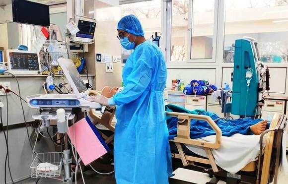 Bệnh nhân 793 ở Bắc Giang vẫn trong tình trạng nặng, đang thở oxy