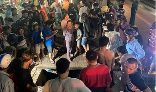 Nỗ lực tìm kiếm người phụ nữ bị cuốn xuống cống mất tích trong cơn mưa