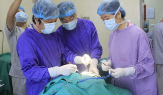 Nuốt vướng kèm rát lưỡi, người phụ nữ phát hiện bệnh cực nguy hiểm