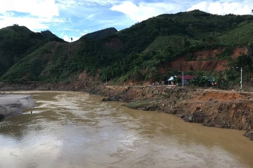 Qua sông trở về nhà, một phụ nữ ở Quảng Nam bị lũ cuốn trôi