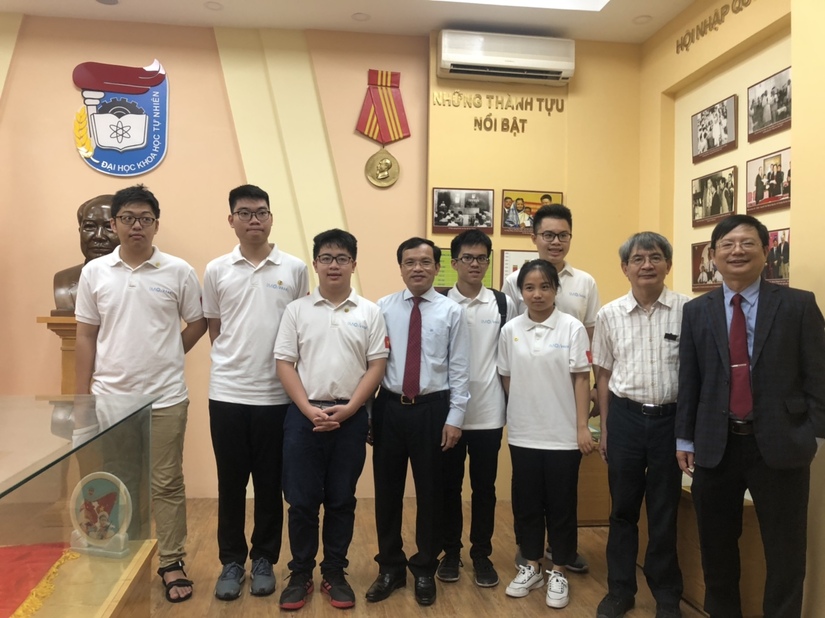 Đoàn Việt Nam chiến thắng tại Olympic Toán học quốc tế lần thứ 61