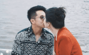 Hương Giang đăng clip tiệc du thuyền, màn khóa môi chiếm trọn spotlight