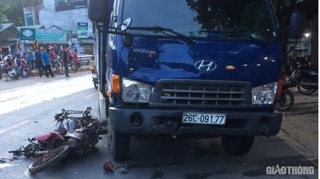 Xe tải va chạm với xe máy, 1 người đàn ông tử vong