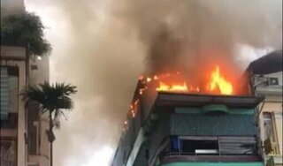 Cháy nhà hàng hải sản 5 tầng trên phố Giang Văn Minh, Hà Nội