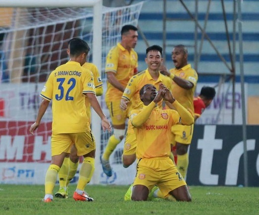 Nam Định và Hải Phòng có nguy cơ không được dự V.League