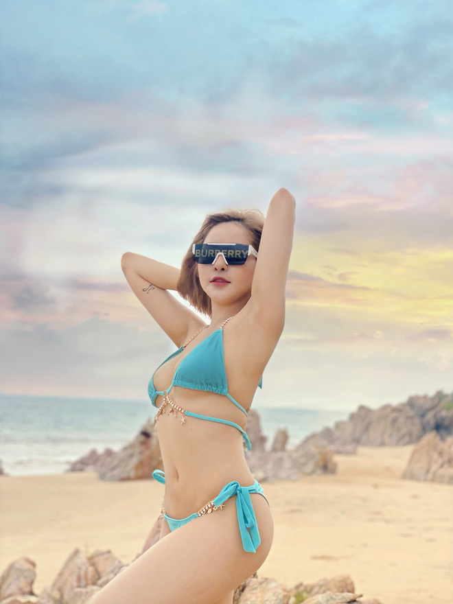 Hot girl Trâm Anh diện bikini khoe đường cong nóng bỏng