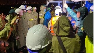 Nhiều tàu cá bị sóng đánh chìm, 3 thuyền viên mất tích ở Đà Nẵng