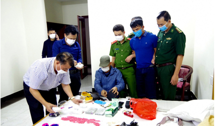 Hà Tĩnh: Bắt đối tượng vận chuyển lô ma túy 'khủng' tại nhà nghỉ