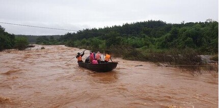 Tin tức trong ngày 12/10: Tìm thấy thi thể 2 học sinh mất tích trong lũ ở Quảng Nam