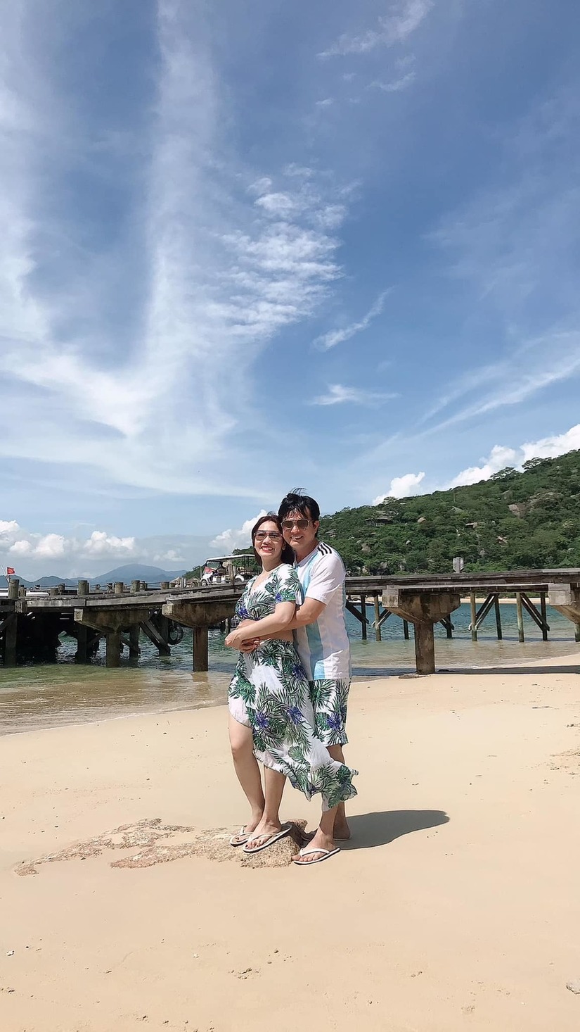 Vợ chồng diễn viên Cao Minh Đạt đi du lịch kỉ niệm 4 năm ngày cưới