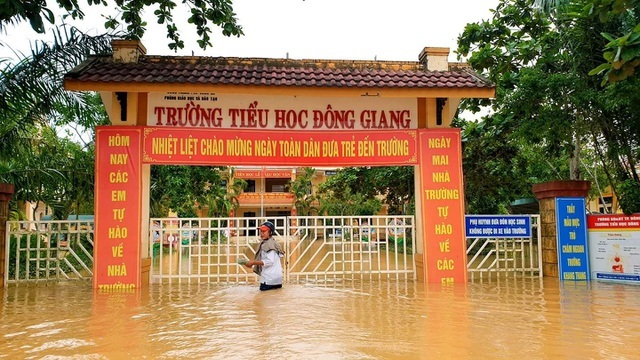Học sinh các cấp ở Quảng Trị tiếp tục nghỉ học do mưa lũ
