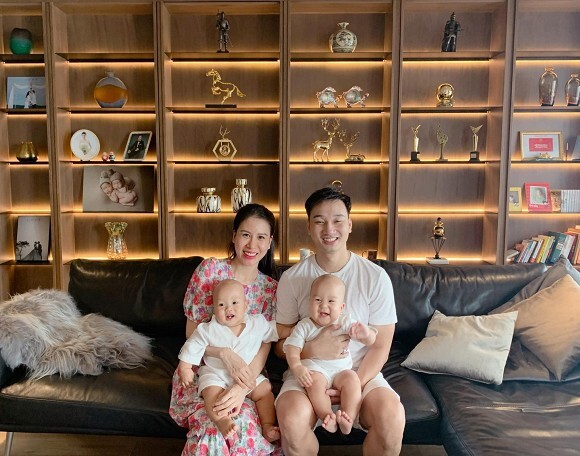 Vợ MC Thành Trung khoe góc học tập của cặp song sinh từ 3 tháng tuổi