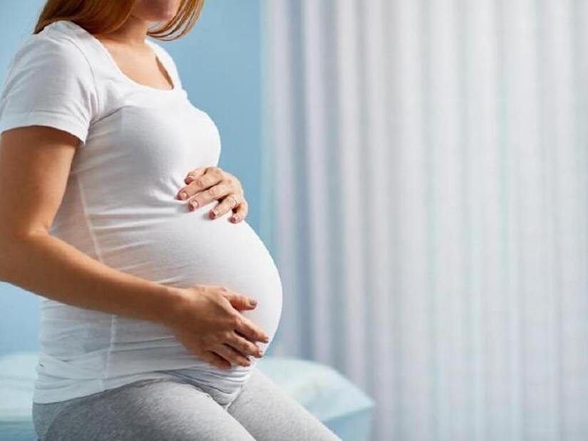 Cô gái trẻ mang song thai, 1 trong tử cung và 1 ngoài tử cung