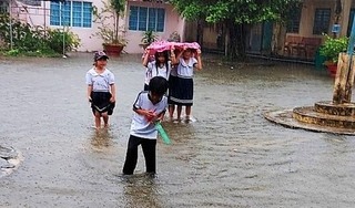 Nhiều trường ở Kiên Giang phải cho học sinh nghỉ học vì bị ngập 