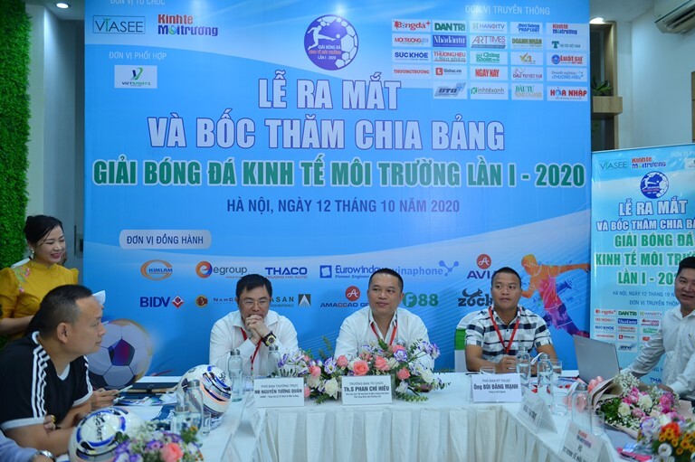 Gây quỹ ủng hộ đồng bào miền Trung tại Giải bóng đá Kinh tế Môi trường lần I-2020. 1