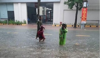 Sáng nay, học sinh ở Hà Tĩnh nghỉ học tránh mưa lũ