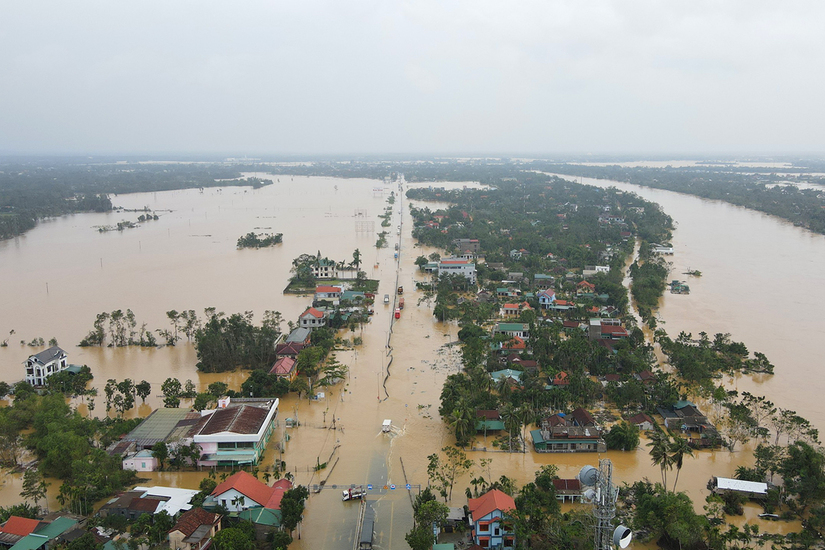 Các tuyến quốc lộ đoạn đi qua tỉnh Quảng Bình đều xảy ra tình trạng ngập sâu