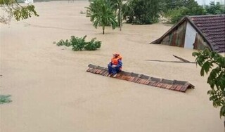 Hà Tĩnh, Quảng Bình ngập lụt sâu do lũ, nước trên các sông vẫn dâng cao