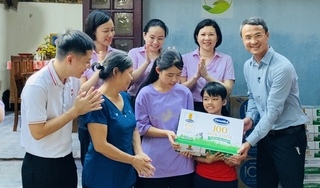 Vinamilk tặng học bổng cho một ‘chiếc lá chưa lành’ tại Nghệ An